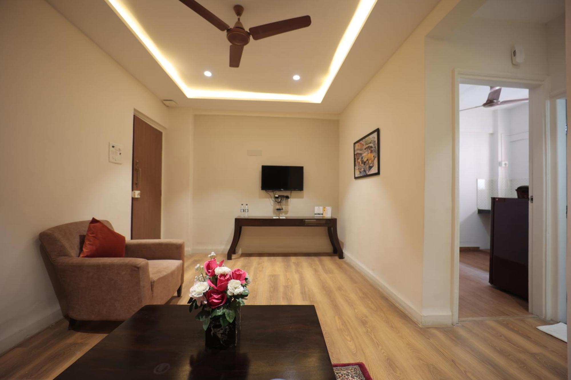 The Byke Studio Pure Veg Apartment, ターネー エクステリア 写真