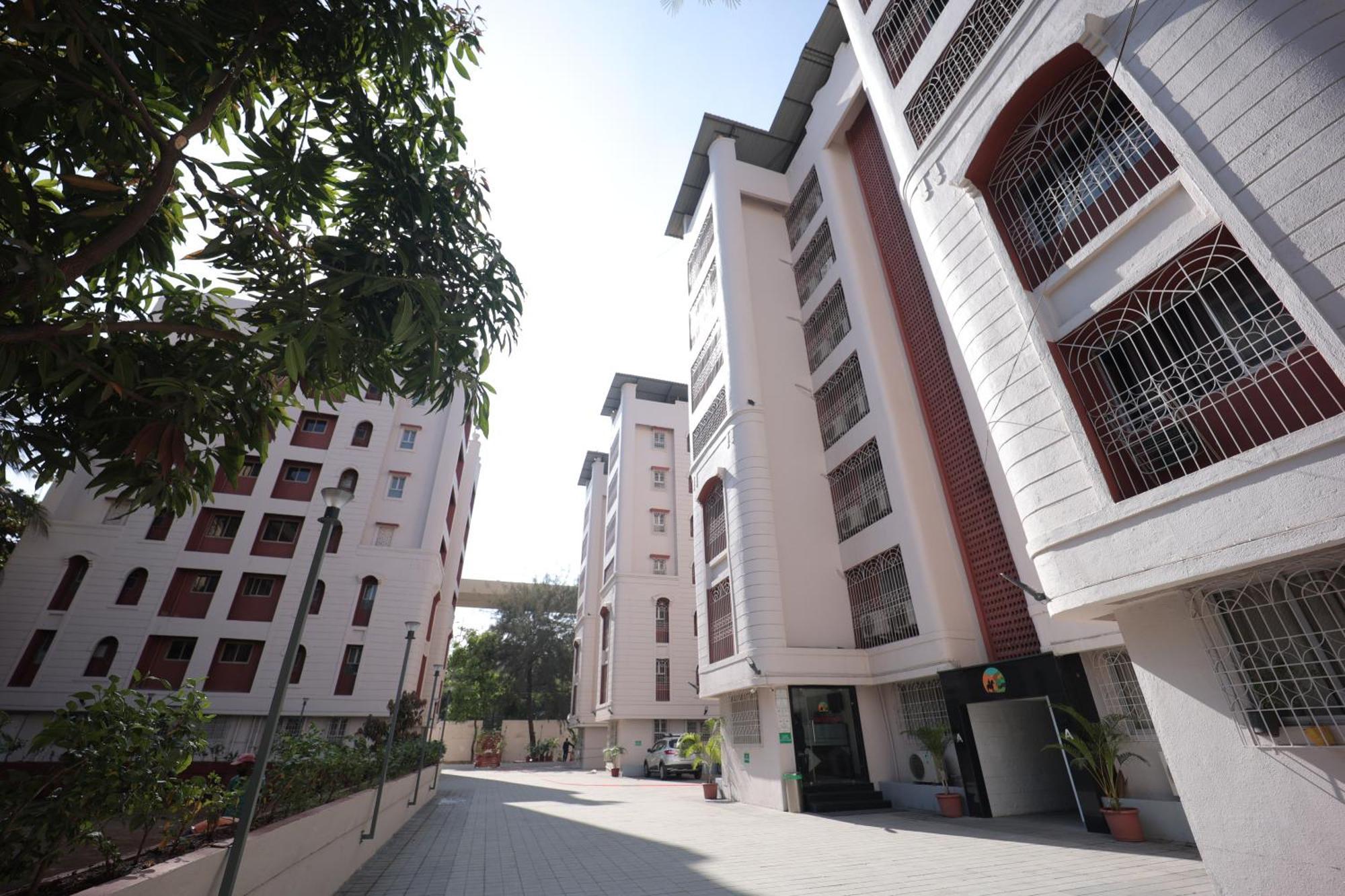 The Byke Studio Pure Veg Apartment, ターネー エクステリア 写真