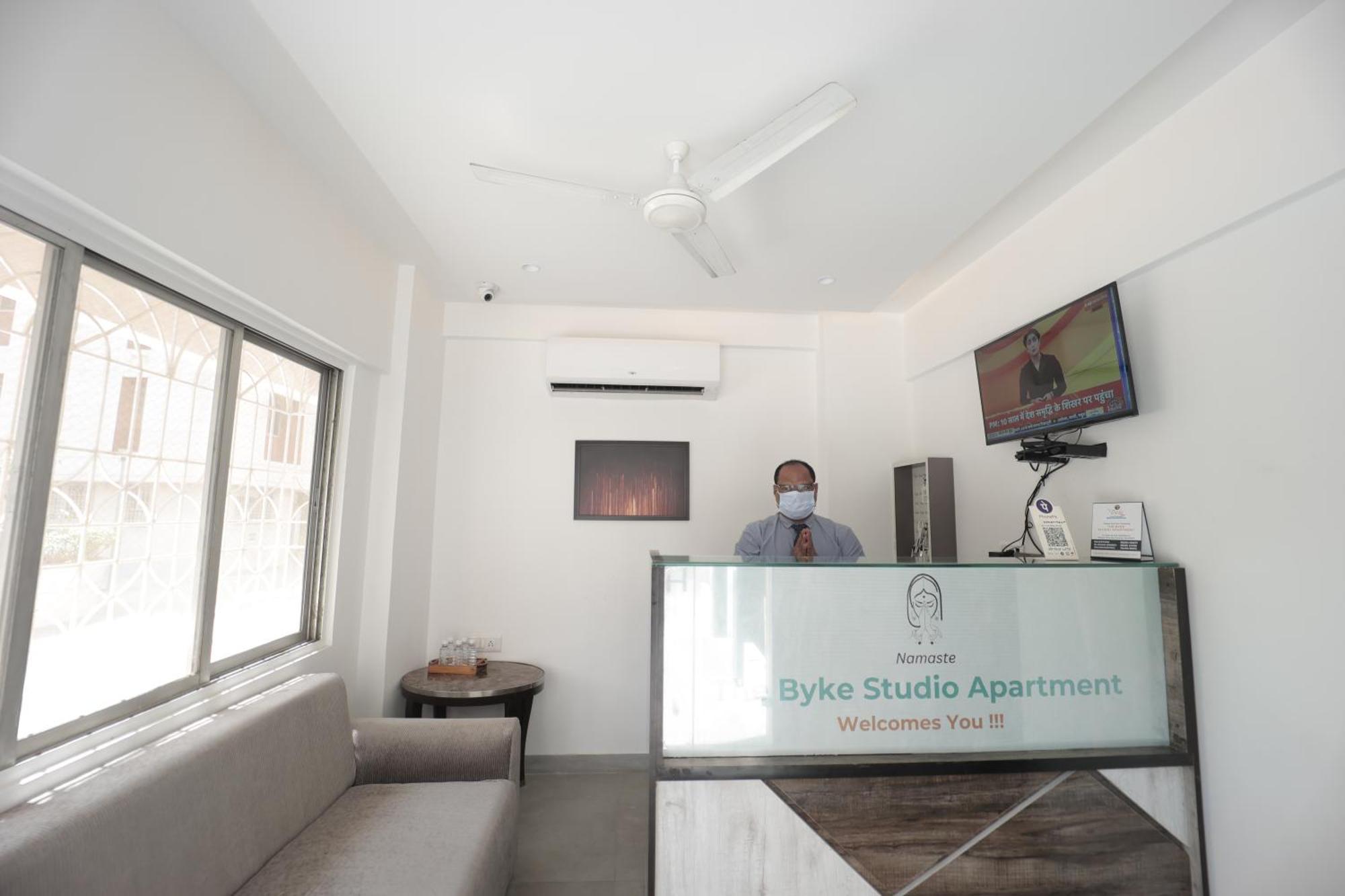 The Byke Studio Pure Veg Apartment, ターネー エクステリア 写真