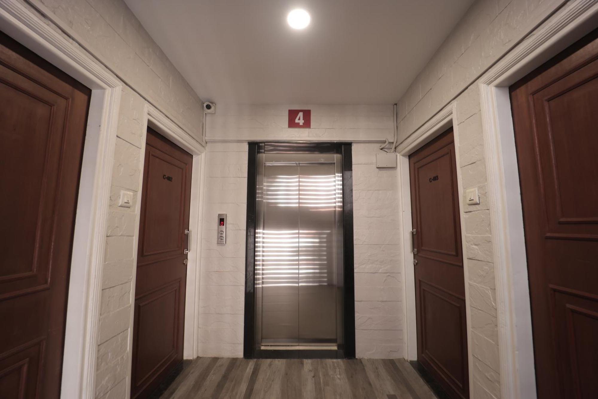 The Byke Studio Pure Veg Apartment, ターネー エクステリア 写真